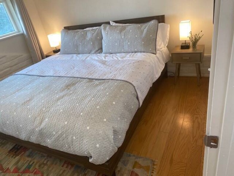 King Bed - 3333 Fern Flat Rd