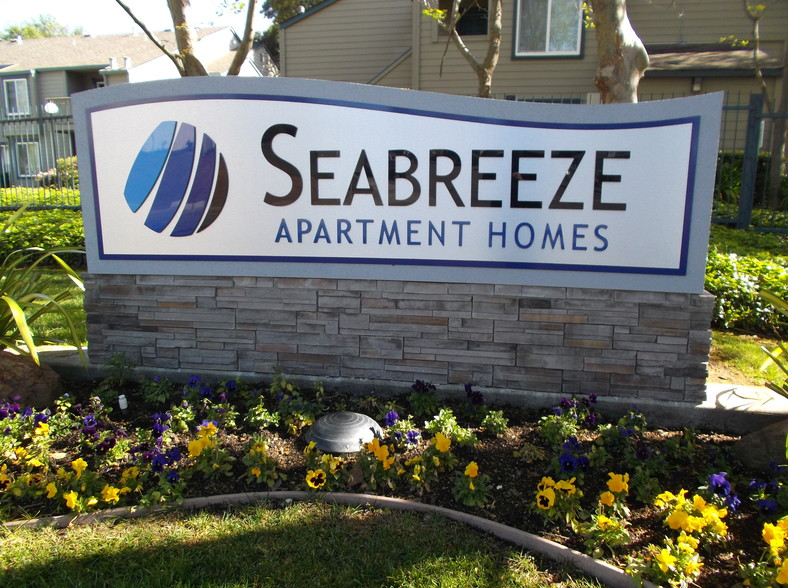 Primary Photo - Seabreeze Apartment Homes