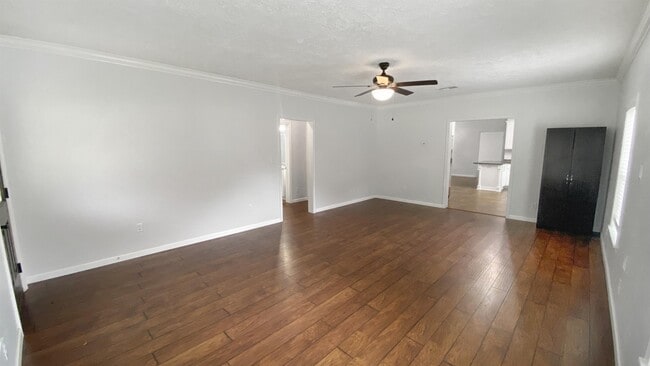 Building Photo - 1006 Cedar St