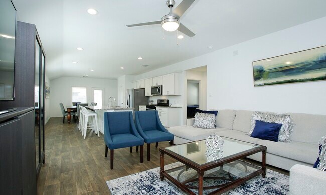 Building Photo - 9905 Gln Brk Ln