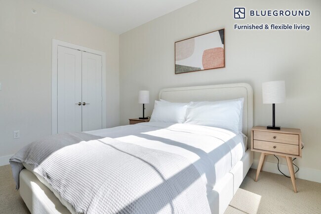 Building Photo - 1501 W Howard Ln