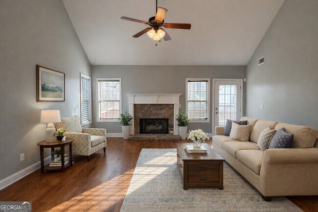 Building Photo - 4079 Essex Dr