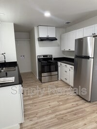 Building Photo - 831 Fisher St