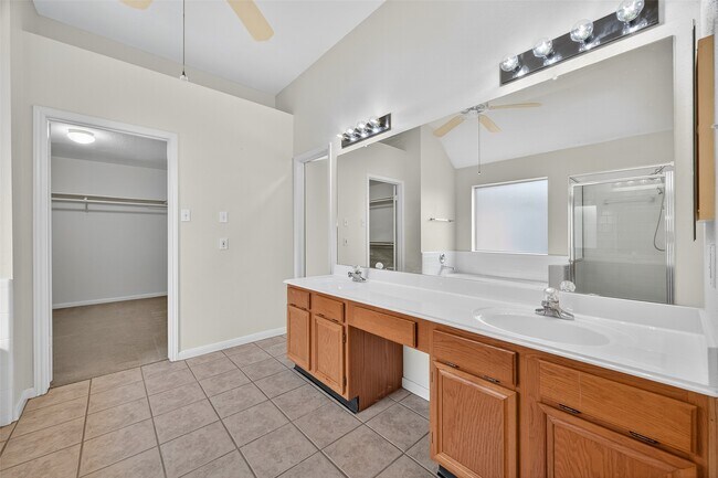 Building Photo - 914 W Peach Hollow Cir