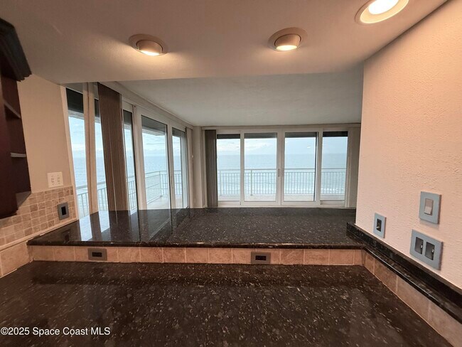 Building Photo - 877 N Hwy A1A