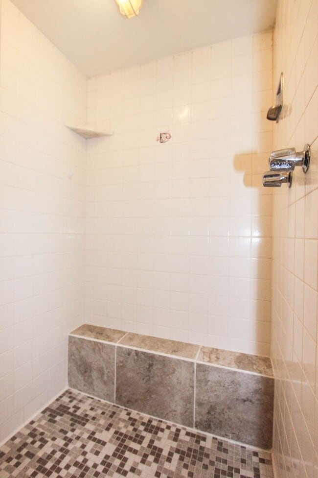 Building Photo - 860 Gail Gardner Way