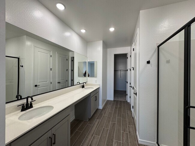 Building Photo - 7606 W Smoketree Dr