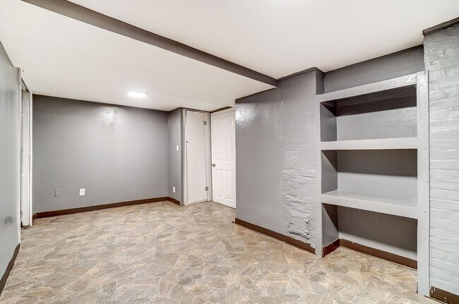 Building Photo - Spacious Three Bedroom in Dayton!