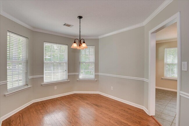 Building Photo - 1021 Mansford Ln