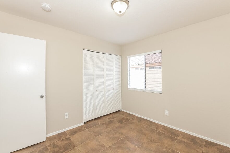 Building Photo - 11509 W Shaw Butte Dr