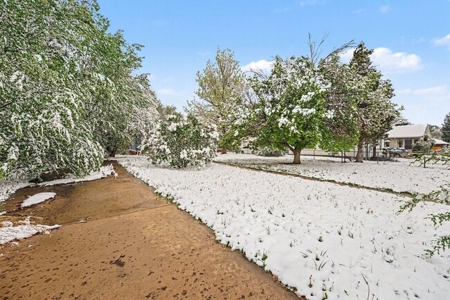 Building Photo - Charming 3-Bedroom Home with Garage & Fenced Yard – Great Location