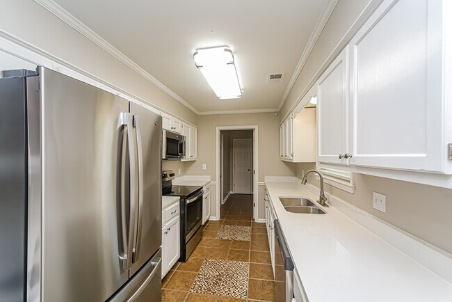 Building Photo - Spacious 4 Bedroom Memphis Home