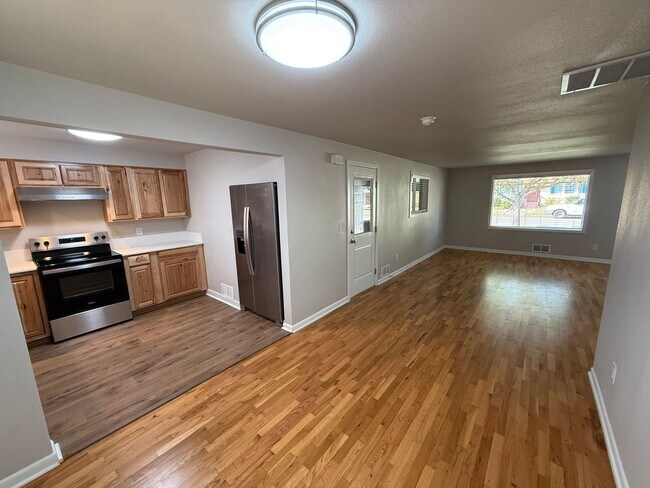 Building Photo - 1330-1334 SW 8th Ave Triplex/crema102-626