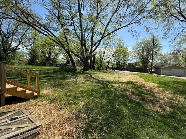 Building Photo - 1514 Jourolman Ave