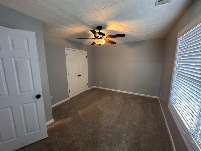 Building Photo - 2025 Austin Park Cir