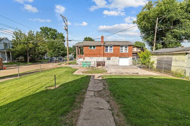 Building Photo - 4765 Goethe Ave