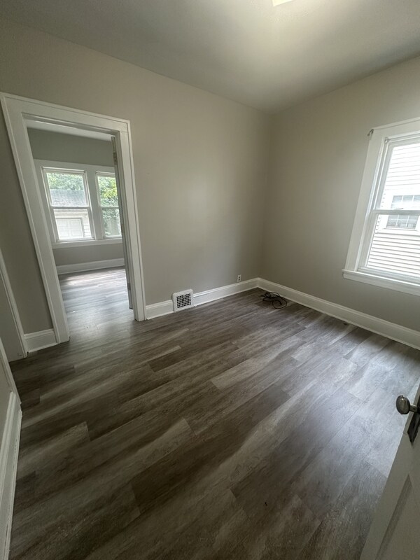 Building Photo - 3392 Beechwood Ave