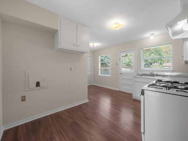 Building Photo - 403 Rolando Dr