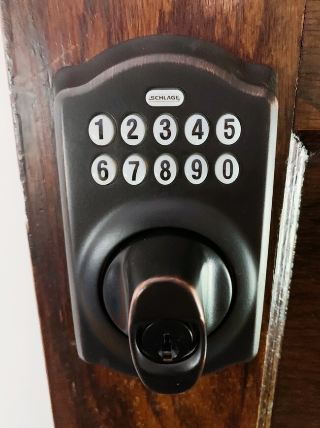 Building Photo - Griggs Duplex