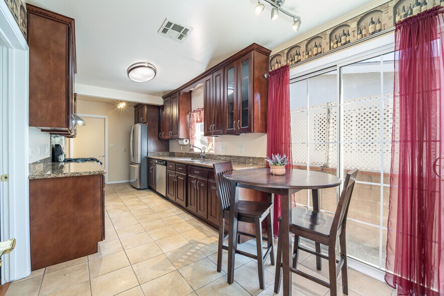 Building Photo - 14024 Cantlay St