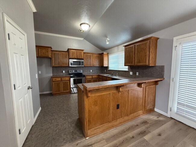 Building Photo - 4 BED! Cozy Home on Large CORNER Lot!