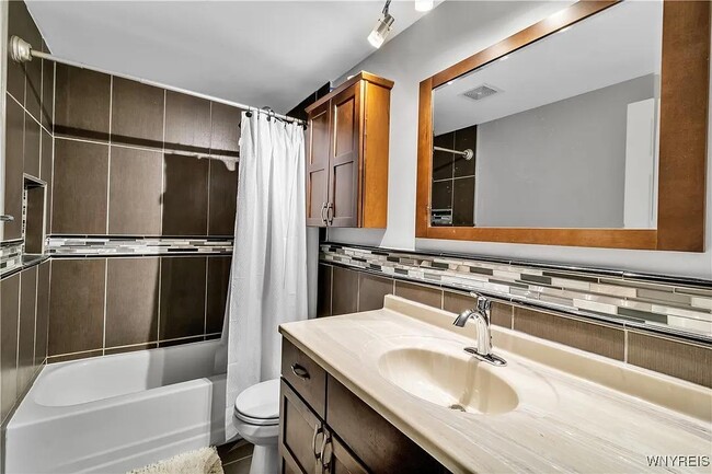 Building Photo - 770 W Ferry St