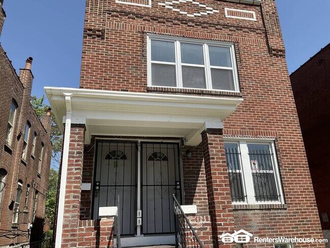 Building Photo - Completely Renovated New and Open Concept ...