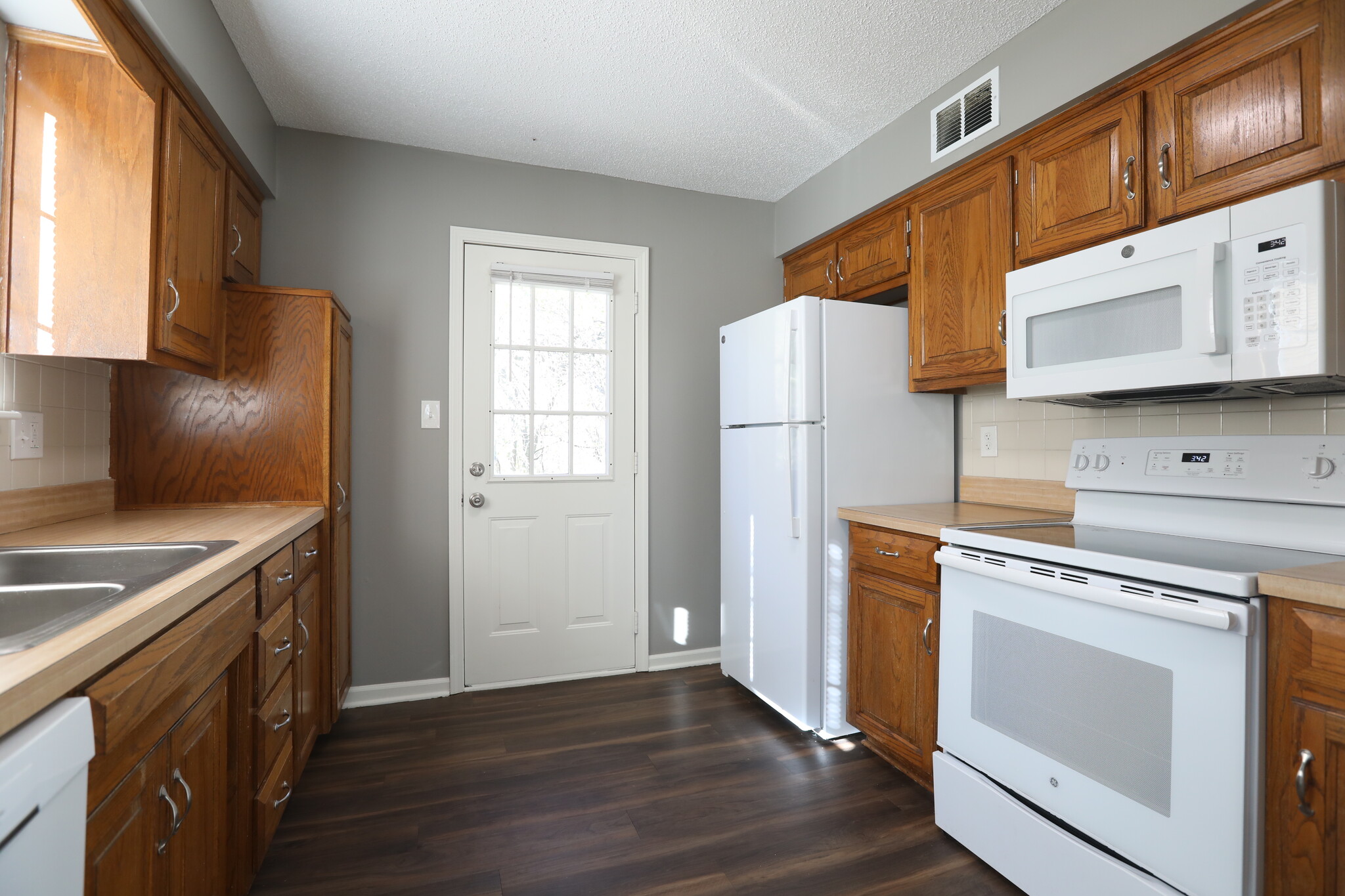 Building Photo - 326 NW Gibson Rd