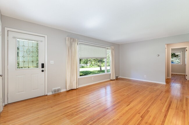 Building Photo - 4 Bed | 2 bath House in Andover School Dis...