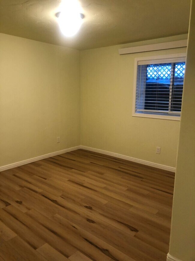 Building Photo - 2 BR Walkout Basement Apartment in Victor, ID