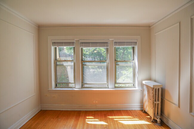 Building Photo - 5726 S Blackstone Ave