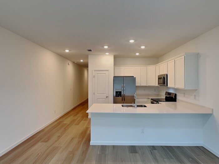 Building Photo - 586 Holly Lks Dr