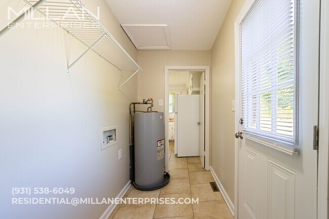 Building Photo - Open-Concept 3BR Home with Huge Fenced-In ...