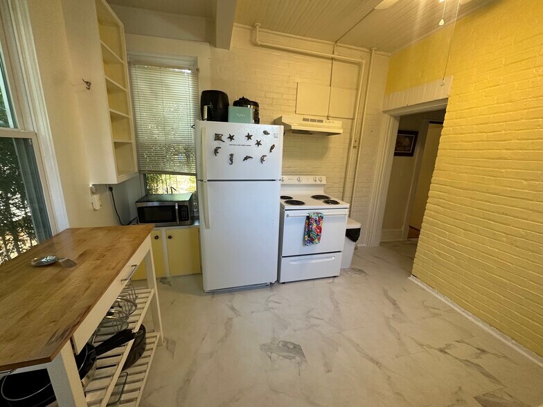 Building Photo - 1841 Oxford Ave SW