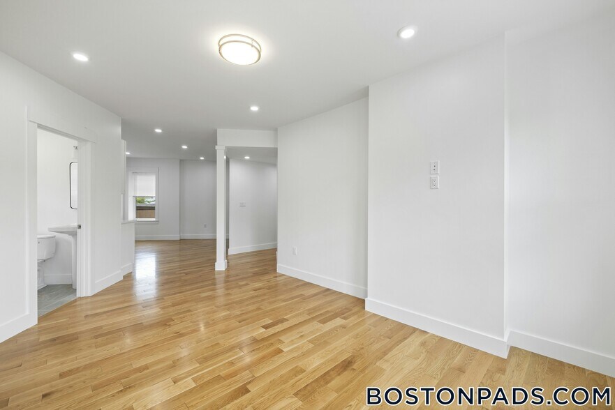 Building Photo - 406 Columbia St