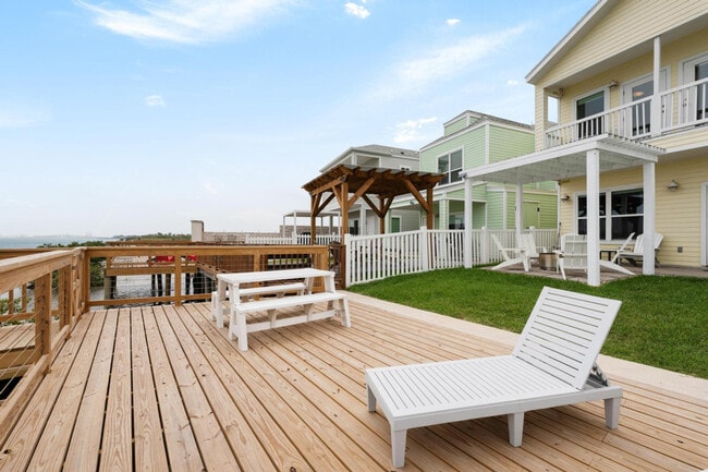 Building Photo - 106 Las Joyas Blvd