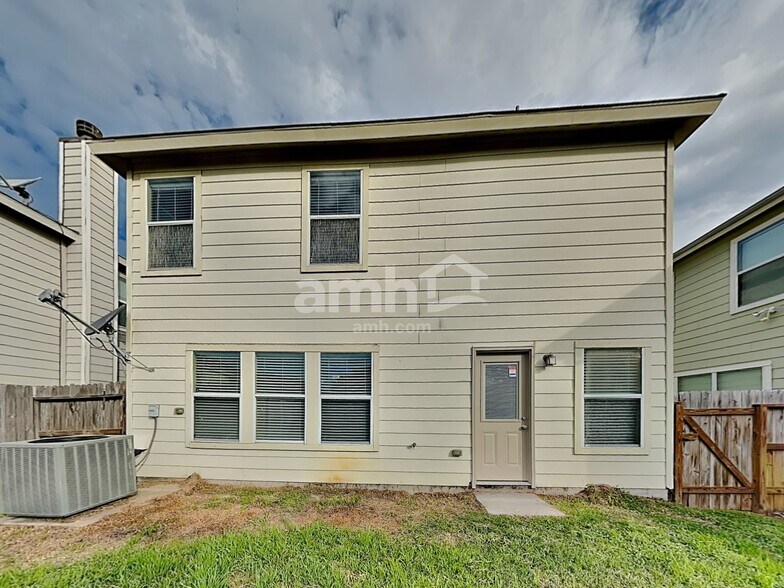 Building Photo - 18435 Westgate Pasture Ln