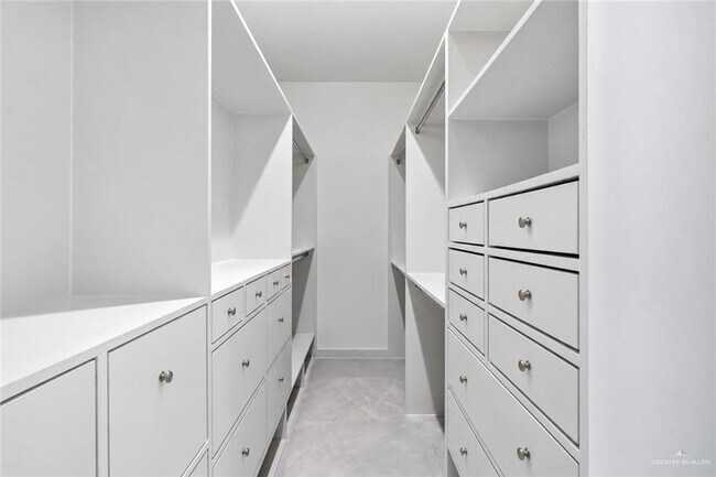 Building Photo - 2708 E Solar Dr