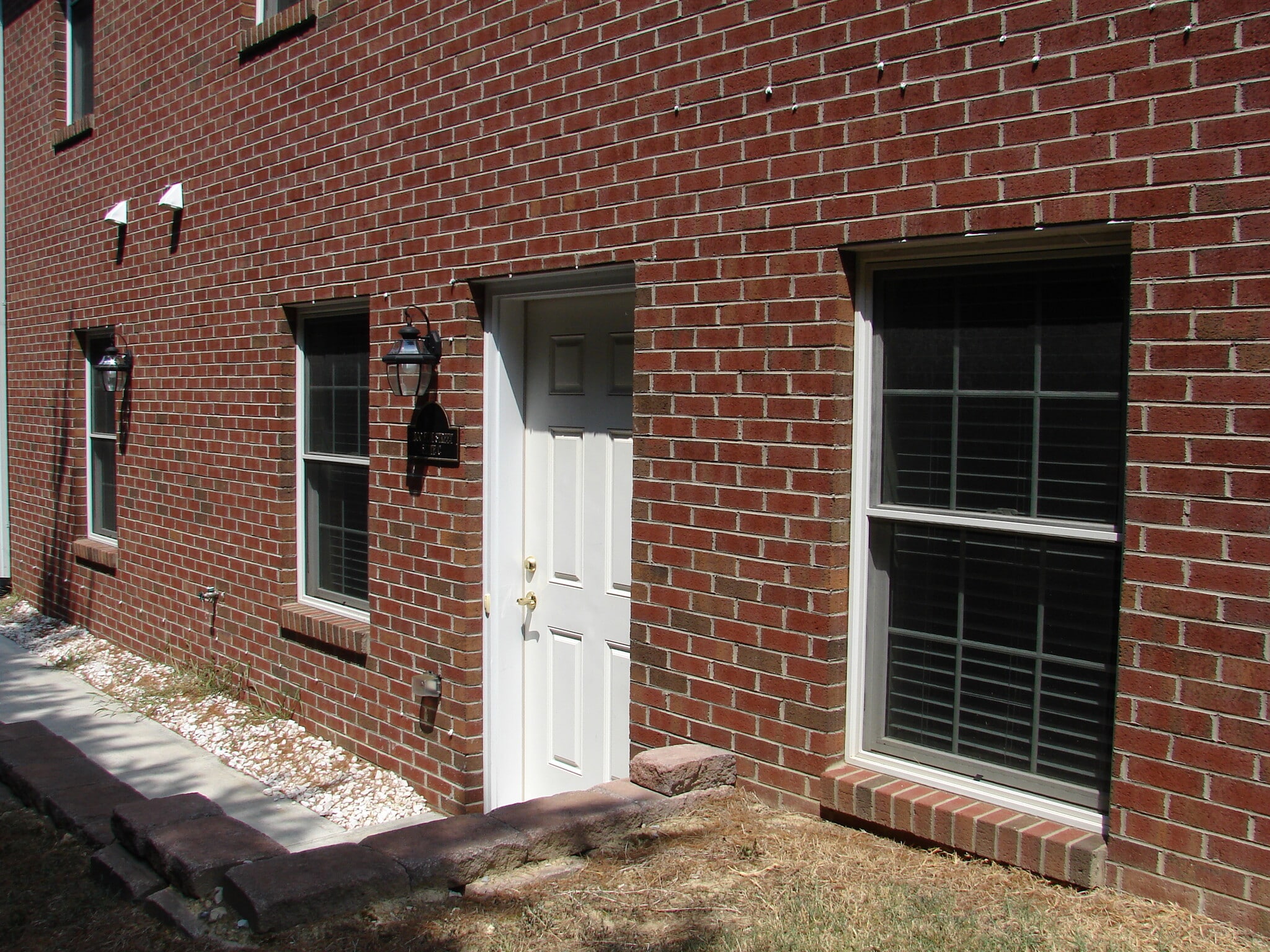 Building Photo - 1200 Elm St