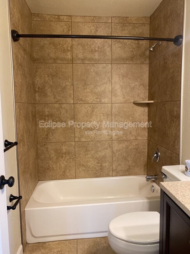 Building Photo - 512 Bell Ct