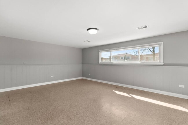 Building Photo - 15445 Dearborn St
