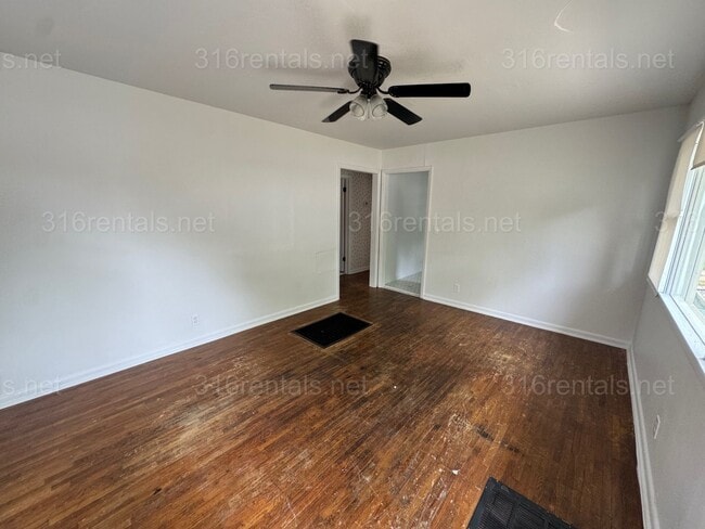 Building Photo - $875 - Beautiful 2bed 1 bath - Single family home