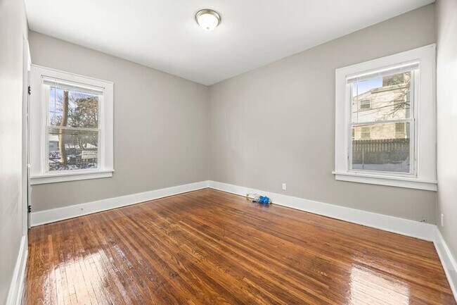 Building Photo - 16-18 Hillendale St