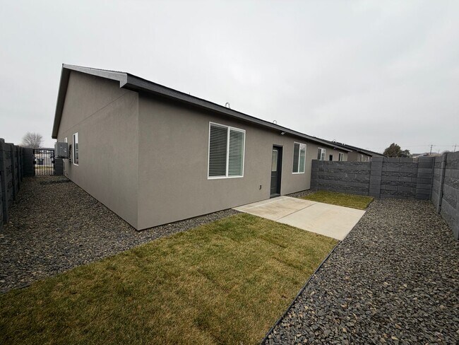 Building Photo - 2121 Carr Rd