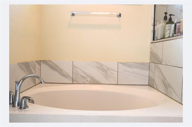 Building Photo - 4417 Oryx Ln