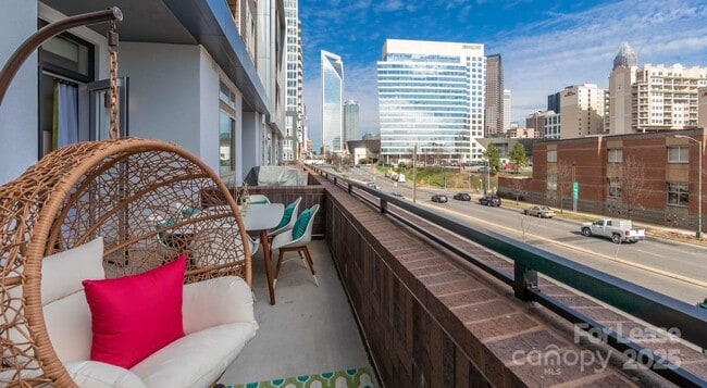 Building Photo - 650 E Brooklyn Vlg Ave