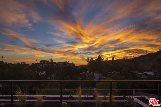 Building Photo - 2635 Hargrave Dr