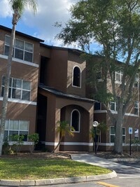 Building Photo - ? ¡Tu nuevo hogar con vista al lago te esp...