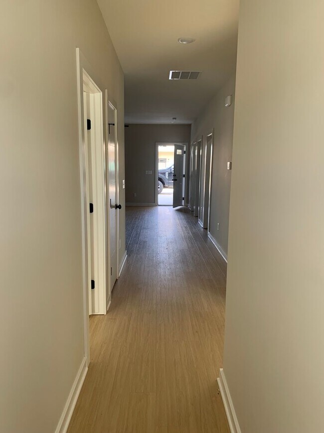 Building Photo - 5406-08 BRESSLER Dr