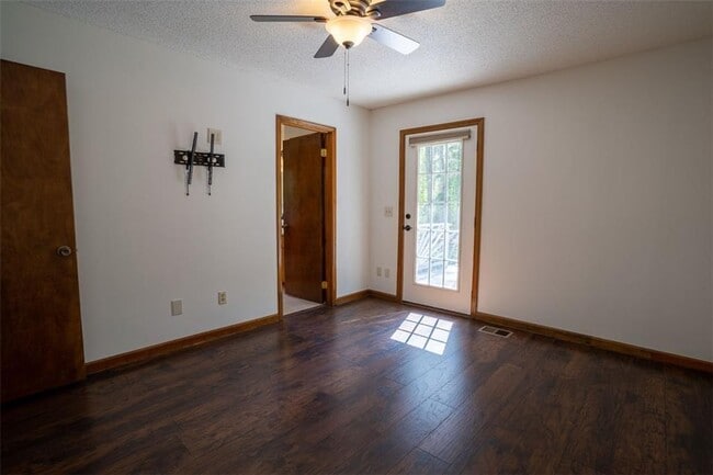 Building Photo - 1540 Magnolia Pl